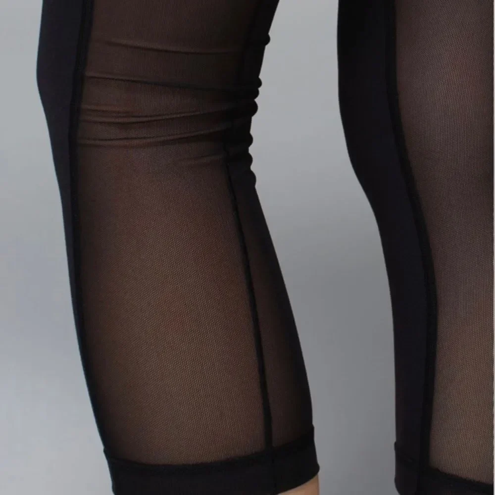 Lululemon Black Breathe Easy Crop Legging Size 4